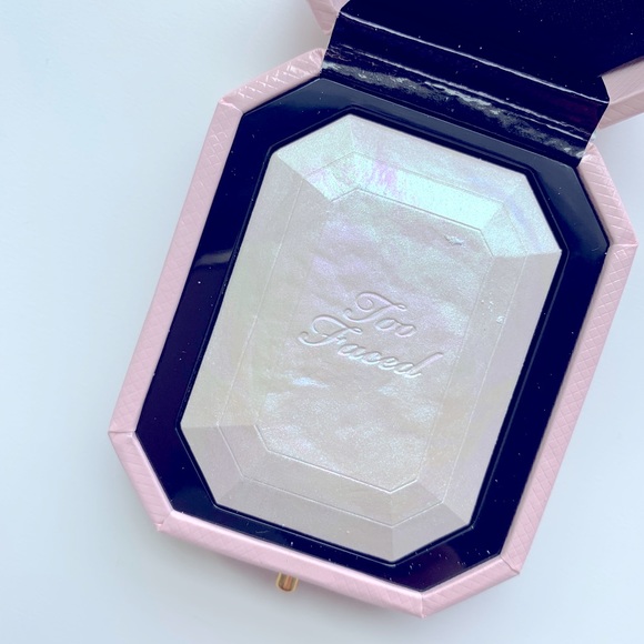 Too Faced Highlighter